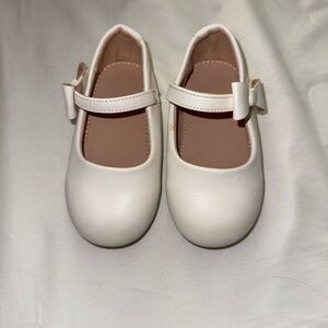 Elegant White Kids Shoes with Bow